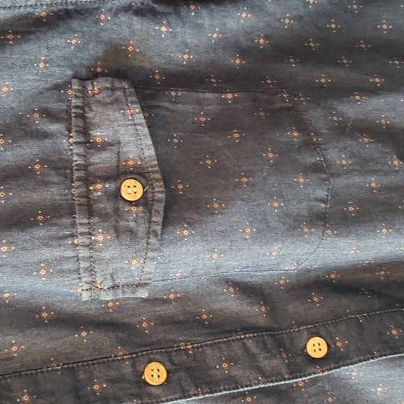 Forever 21 men's short sleeve shirt, large, blue cotton with small pattern - Picture 3 of 5